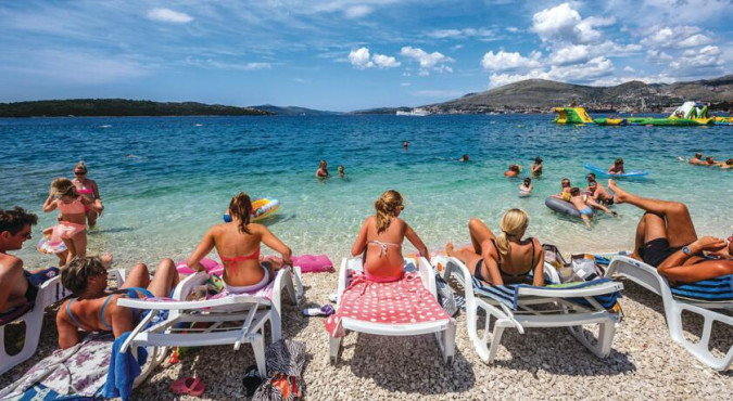 NA&Scaron;E PLAŽE, Villa Mendula Trogir - Službena web stranica Okrug Gornji