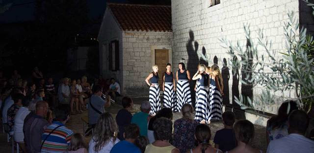 U NEPOSREDNOJ BLIZINI, Villa Mendula Trogir - Službena web stranica Okrug Gornji