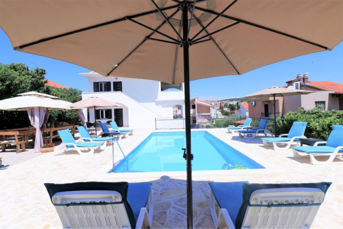 BAZEN I RO&Scaron;TILJ, Villa Mendula Trogir - Službena web stranica Okrug Gornji