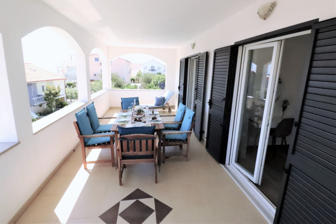 1.KAT , Villa Mendula Trogir - Službena web stranica Okrug Gornji