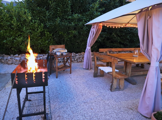 BAZEN I RO&Scaron;TILJ, Villa Mendula Trogir - Službena web stranica Okrug Gornji