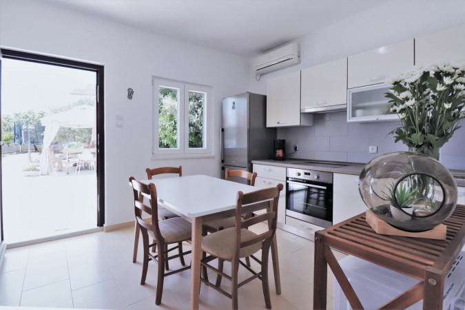 PRIZEMLJE (NIVO BAZENA), Villa Mendula Trogir - Službena web stranica Okrug Gornji