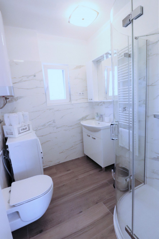 1.KAT , Villa Mendula Trogir - Službena web stranica Okrug Gornji