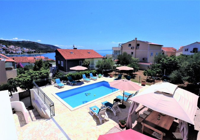 BAZEN I RO&Scaron;TILJ, Villa Mendula Trogir - Službena web stranica Okrug Gornji