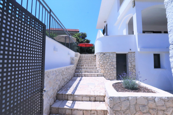 Villa Mendula Trogir - Službena web stranica Okrug Gornji