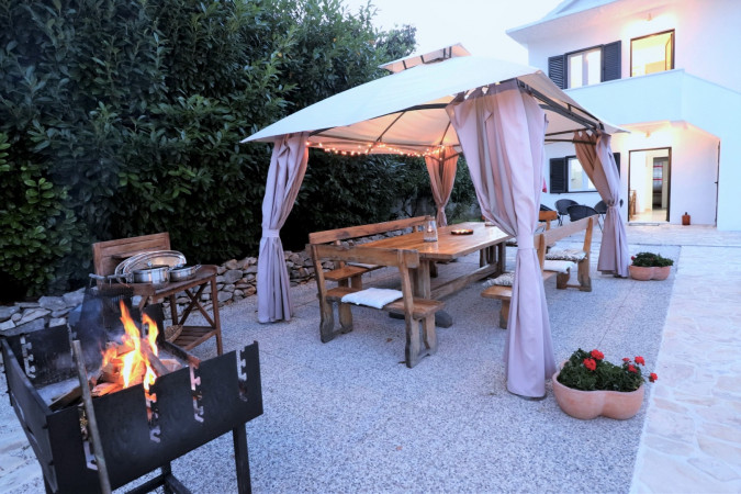 BAZEN I RO&Scaron;TILJ, Villa Mendula Trogir - Službena web stranica Okrug Gornji