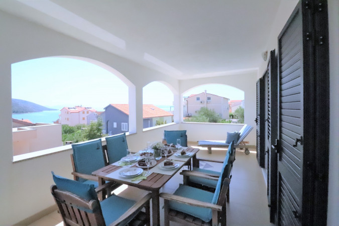 1.KAT , Villa Mendula Trogir - Službena web stranica Okrug Gornji