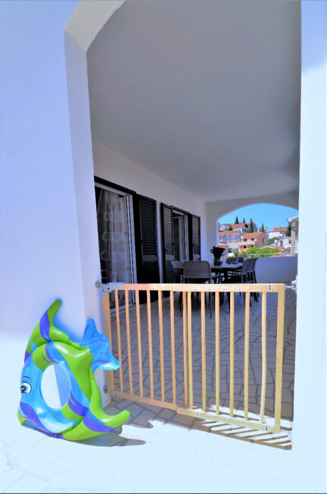 PRIZEMLJE (NIVO BAZENA), Villa Mendula Trogir - Službena web stranica Okrug Gornji
