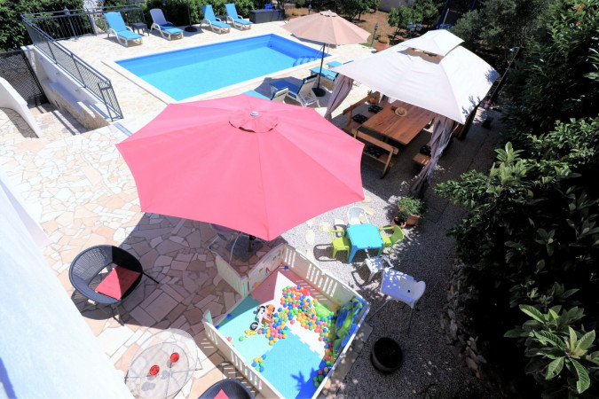 BAZEN I RO&Scaron;TILJ, Villa Mendula Trogir - Službena web stranica Okrug Gornji