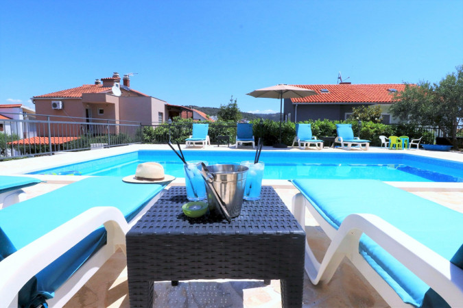BAZEN I RO&Scaron;TILJ, Villa Mendula Trogir - Službena web stranica Okrug Gornji