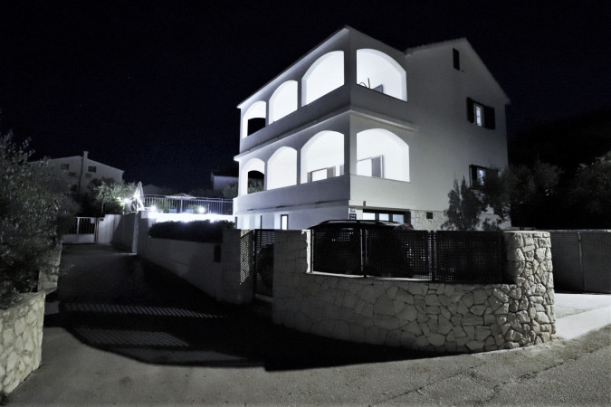 BAZEN I RO&Scaron;TILJ, Villa Mendula Trogir - Službena web stranica Okrug Gornji