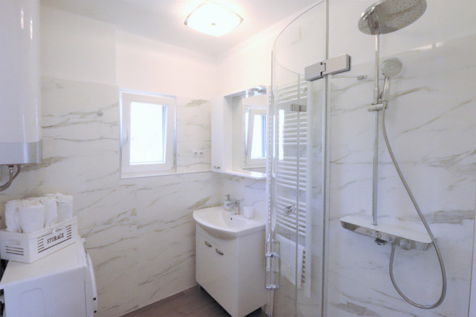 1.KAT , Villa Mendula Trogir - Službena web stranica Okrug Gornji