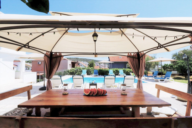 BAZEN I RO&Scaron;TILJ, Villa Mendula Trogir - Službena web stranica Okrug Gornji