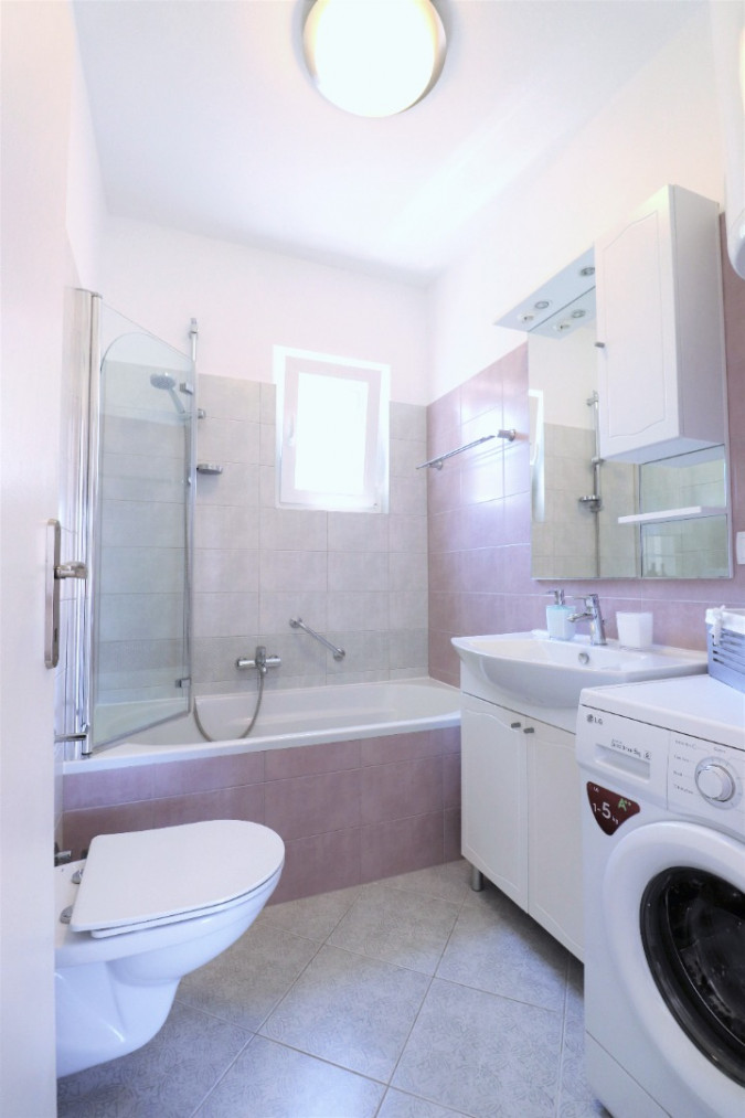 PRIZEMLJE (NIVO BAZENA), Villa Mendula Trogir - Službena web stranica Okrug Gornji