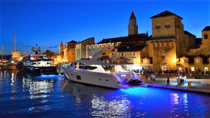 ISTRAŽITE: TROGIR-SPLIT-OMI&Scaron;-NACIONALNI PARKOVI, Villa Mendula Trogir - Službena web stranica Okrug Gornji