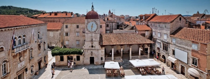ISTRAŽITE: TROGIR-SPLIT-OMI&Scaron;-NACIONALNI PARKOVI, Villa Mendula Trogir - Službena web stranica Okrug Gornji