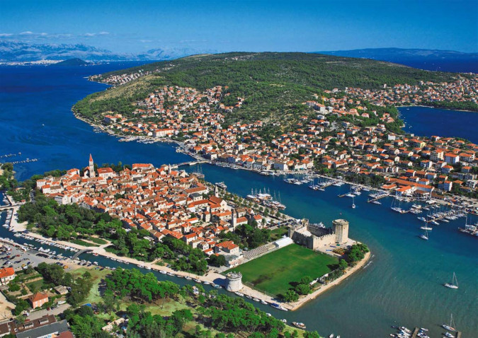 U NEPOSREDNOJ BLIZINI, Villa Mendula Trogir - Službena web stranica Okrug Gornji