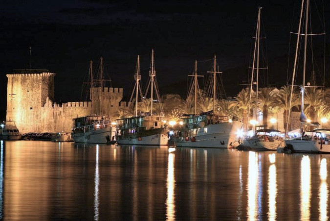 U NEPOSREDNOJ BLIZINI, Villa Mendula Trogir - Službena web stranica Okrug Gornji