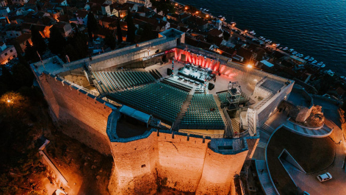 ISTRAŽITE: TROGIR-SPLIT-OMI&Scaron;-NACIONALNI PARKOVI, Villa Mendula Trogir - Službena web stranica Okrug Gornji
